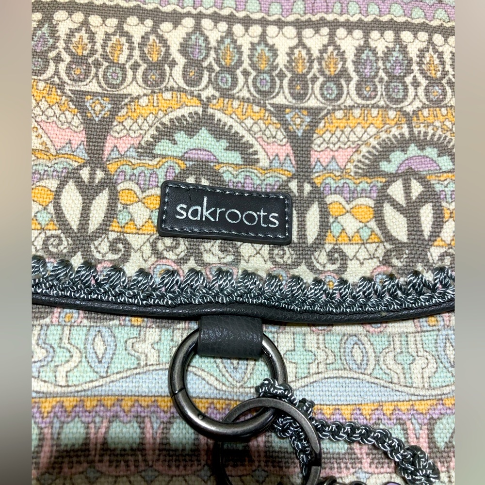 NWOT Sakroots Convertible Backpack/ Cross body bag/ shoulder bag - Picture 3 of 9